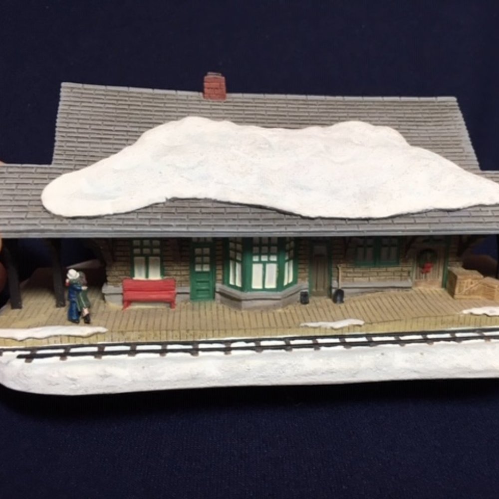 Norman Rockwell "Three Day Pass" Train Depot # 82294 Village House Figurine - Picture 4 of 13